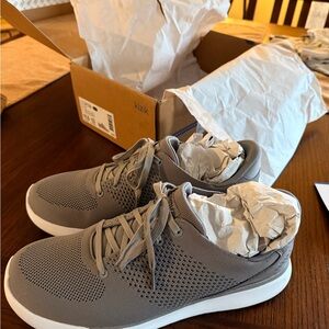 Brand new men’s Kizik sneakers